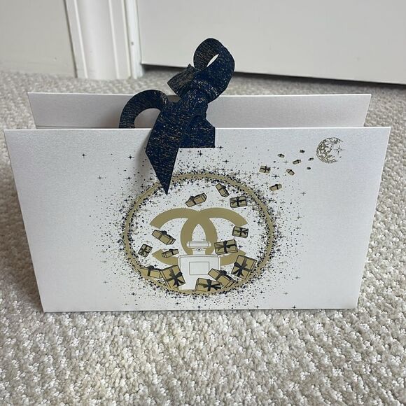 Chanel Gift Box - Picture 3 of 4